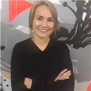 Spanish-Tutor, der Kinder und Erwachsenen  aller Altersgruppen unterrichtet.
